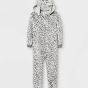 🐆Girl's Leopard Onesie Pajama's, size 10-12